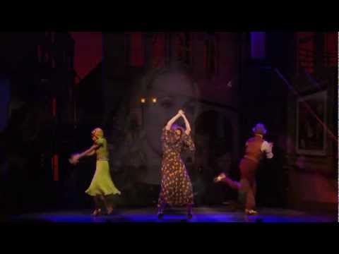 Highlights of the 2012 Broadway revivial of Annie
